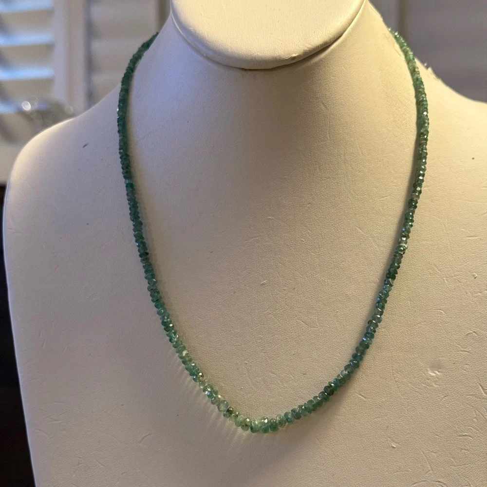 Faceted natural emerald bead necklace - Picture 12 of 14